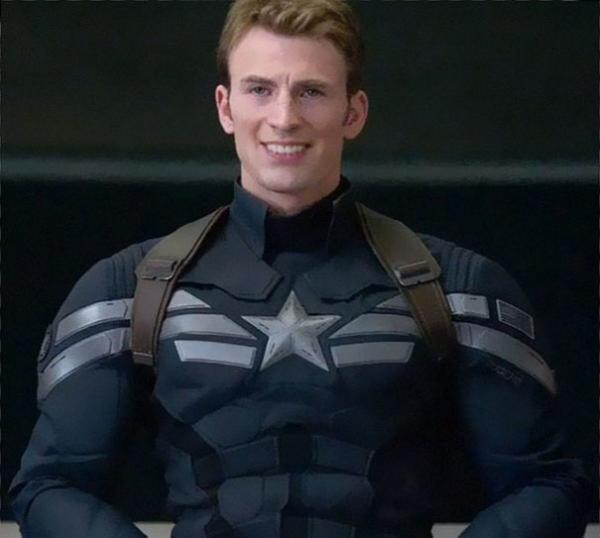 Bị thắc mắc sao không cười trong trailer mới, Captain Marvel 'bắt' các siêu anh hùng khác phải cười theo Bị thắc mắc sao không cười trong trailer mới, Captain Marvel 'bắt' các siêu anh hùng khác phải cười theo