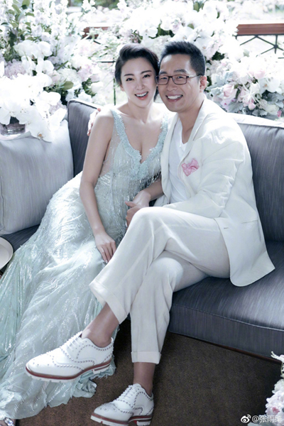 Kết hôn vội vã sau 70 ngày yêu, mỹ nhân phim Châu Tinh Trì bị điều tra vì dùng dao đâm chồng Kết hôn vội vã sau 70 ngày yêu, mỹ nhân phim Châu Tinh Trì bị điều tra vì dùng dao đâm chồng