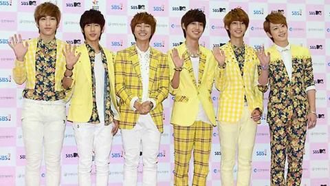 6 bộ đồ diễn của idol K-Pop sẽ khiến bạn liên tưởng tới những thứ kì lạ 6 bộ đồ diễn của idol K-Pop sẽ khiến bạn liên tưởng tới những thứ kì lạ
