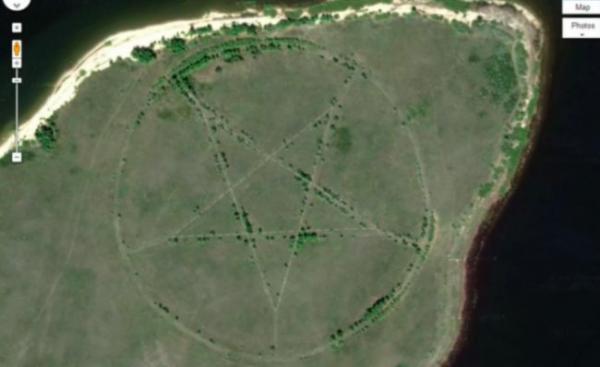 18 hình ảnh gây xôn xao dư luận một thời do Google Earth chụp lại 18 hình ảnh gây xôn xao dư luận một thời do Google Earth chụp lại
