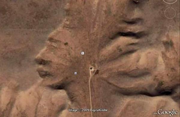 18 hình ảnh gây xôn xao dư luận một thời do Google Earth chụp lại 18 hình ảnh gây xôn xao dư luận một thời do Google Earth chụp lại