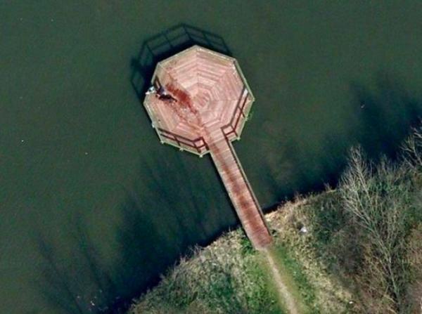 18 hình ảnh gây xôn xao dư luận một thời do Google Earth chụp lại 18 hình ảnh gây xôn xao dư luận một thời do Google Earth chụp lại