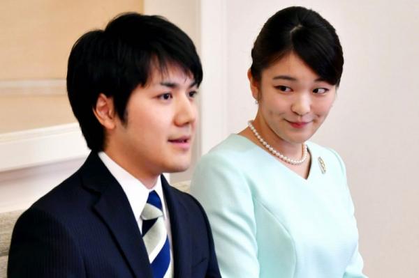 Hôn phu của công chúa Nhật Bản thiếu tiền du học, phải hoãn cưới vì nợ nần Hôn phu của công chúa Nhật Bản thiếu tiền du học, phải hoãn cưới vì nợ nần