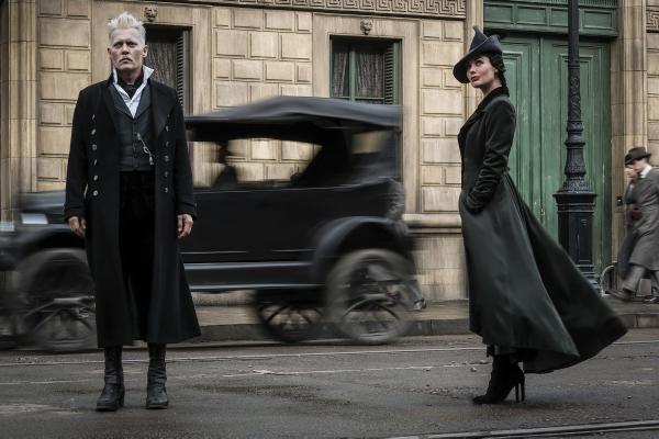 Chi tiết nào của 'Fantastic Beasts 2' còn gây sốc hơn cả việc Nagini từng là người? Chi tiết nào của 'Fantastic Beasts 2' còn gây sốc hơn cả việc Nagini từng là người?