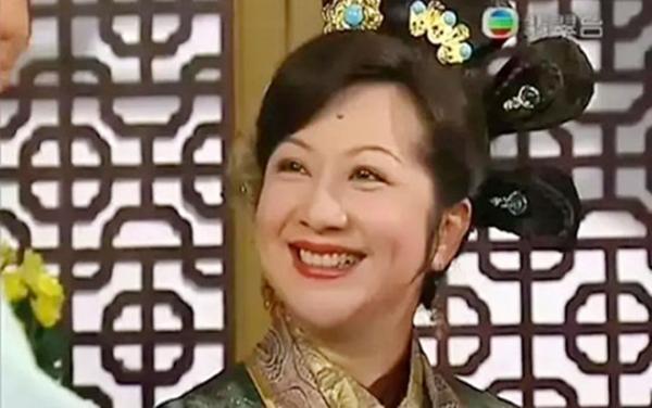 Dù đã U70, 'Chị cả TVB' Tiết Gia Yến vẫn dứt khoát 2 lần từ chối lời cầu hôn của đại gia kém tuổi Dù đã U70, 'Chị cả TVB' Tiết Gia Yến vẫn dứt khoát 2 lần từ chối lời cầu hôn của đại gia kém tuổi