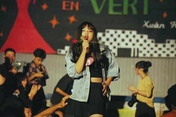 'Thế giới quan' đảo lộn khi ngắm trai đại học FPT giả gái nhưng nhìn ra toàn tuyệt sắc mỹ nhân 'Thế giới quan' đảo lộn khi ngắm trai đại học FPT giả gái nhưng nhìn ra toàn tuyệt sắc mỹ nhân