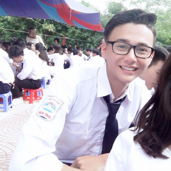 Thông tin về chàng trai giả gái 'gây sốt' mạng xã hội: Con lai Nga - Việt, là hotboy nổi tiếng đại học FPT Thông tin về chàng trai giả gái 'gây sốt' mạng xã hội: Con lai Nga - Việt, là hotboy nổi tiếng đại học FPT