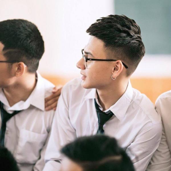 Thông tin về chàng trai giả gái 'gây sốt' mạng xã hội: Con lai Nga - Việt, là hotboy nổi tiếng đại học FPT Thông tin về chàng trai giả gái 'gây sốt' mạng xã hội: Con lai Nga - Việt, là hotboy nổi tiếng đại học FPT