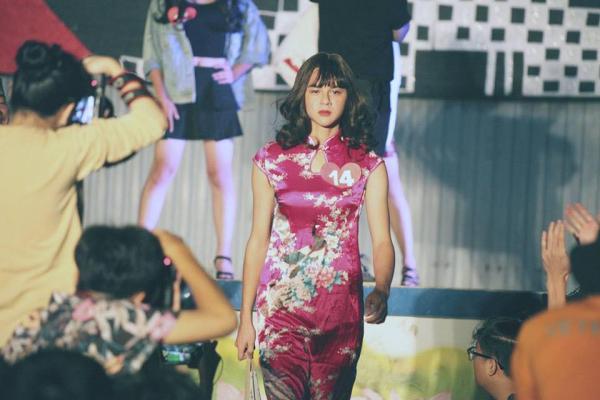 Thông tin về chàng trai giả gái 'gây sốt' mạng xã hội: Con lai Nga - Việt, là hotboy nổi tiếng đại học FPT Thông tin về chàng trai giả gái 'gây sốt' mạng xã hội: Con lai Nga - Việt, là hotboy nổi tiếng đại học FPT