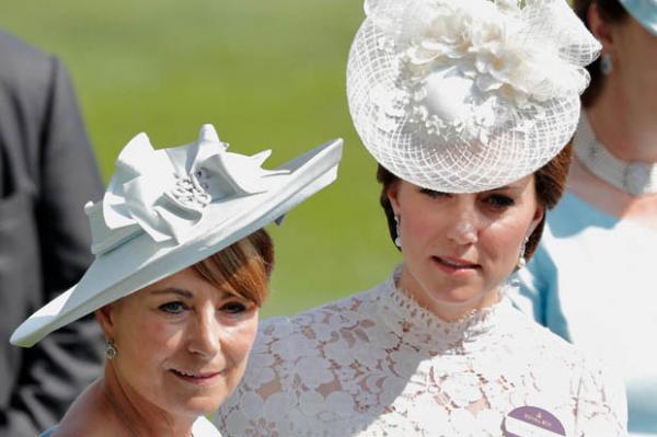 Bố mẹ Kate Middleton gây tranh cãi khi bán hình nộm Halloween gợi nhắc cái chết của Công nương Diana Bố mẹ Kate Middleton gây tranh cãi khi bán hình nộm Halloween gợi nhắc cái chết của Công nương Diana