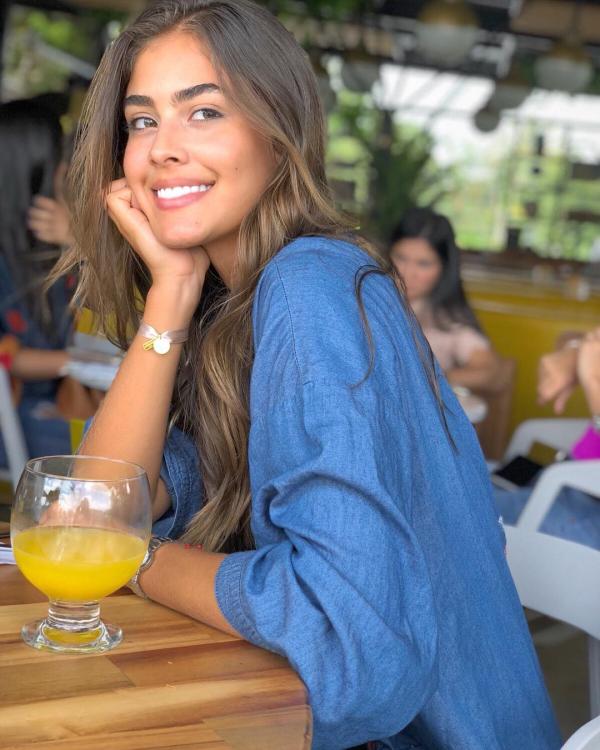 Đăng quang cùng ngày, Hoa hậu Colombia và Liban khiến dân mạng chịu không thể phân định ai đẹp hơn Đăng quang cùng ngày, Hoa hậu Colombia và Liban khiến dân mạng chịu không thể phân định ai đẹp hơn