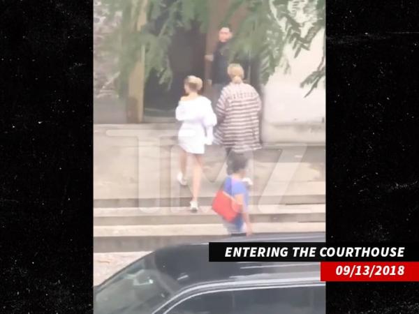 Justin Bieber - Hailey Baldwin đã bí mật kết hôn, không cần giao ước về quyền và tài sản Justin Bieber - Hailey Baldwin đã bí mật kết hôn, không cần giao ước về quyền và tài sản