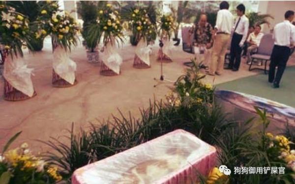 Giáo sư đại học bỏ 340 triệu VNĐ làm đám tang cho chó cưng và câu chuyện khiến nhiều người suy ngẫm Giáo sư đại học bỏ 340 triệu VNĐ làm đám tang cho chó cưng và câu chuyện khiến nhiều người suy ngẫm