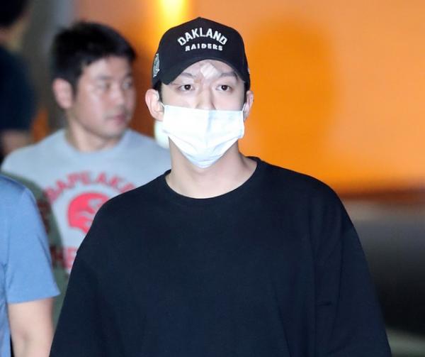 Chỉ còn thiếu 70.000 chữ kí nữa thôi, bạn trai cũ của Goo Hara có thể sẽ phải 'đi tù mọt gông' Chỉ còn thiếu 70.000 chữ kí nữa thôi, bạn trai cũ của Goo Hara có thể sẽ phải 'đi tù mọt gông'