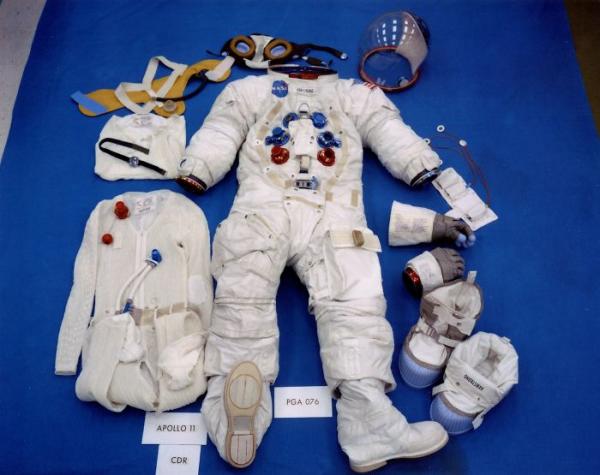 Xác minh 'thuyết âm mưu' dấu giày đầu tiên trên Mặt Trăng không thuộc về Neil Armstrong Xác minh 'thuyết âm mưu' dấu giày đầu tiên trên Mặt Trăng không thuộc về Neil Armstrong