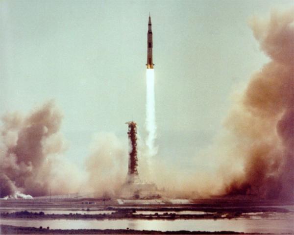 Xác minh 'thuyết âm mưu' dấu giày đầu tiên trên Mặt Trăng không thuộc về Neil Armstrong Xác minh 'thuyết âm mưu' dấu giày đầu tiên trên Mặt Trăng không thuộc về Neil Armstrong