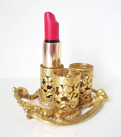 Bao bì tinh tế sang chảnh của những món đồ trang điểm vintage Bao bì tinh tế sang chảnh của những món đồ trang điểm vintage