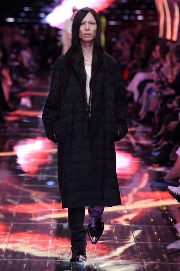 May mắn 'kịch trần': Đang đi dạo trên phố cũng được 'hốt' làm người mẫu Balenciaga May mắn 'kịch trần': Đang đi dạo trên phố cũng được 'hốt' làm người mẫu Balenciaga