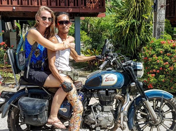 'Người hang động' Thái Lan gây tranh cãi vì hẹn hò với nhiều phụ nữ phương Tây 'Người hang động' Thái Lan gây tranh cãi vì hẹn hò với nhiều phụ nữ phương Tây