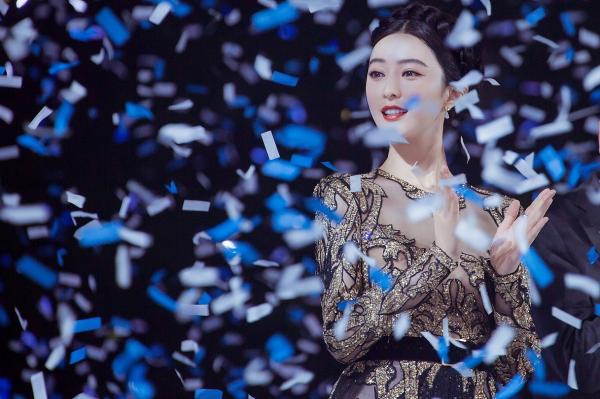 Chuyện thật hay đùa: Phạm Băng Băng đã xoay sở đủ 3000 tỷ VND nộp phạt chỉ trong 2 ngày? Chuyện thật hay đùa: Phạm Băng Băng đã xoay sở đủ 3000 tỷ VND nộp phạt chỉ trong 2 ngày?