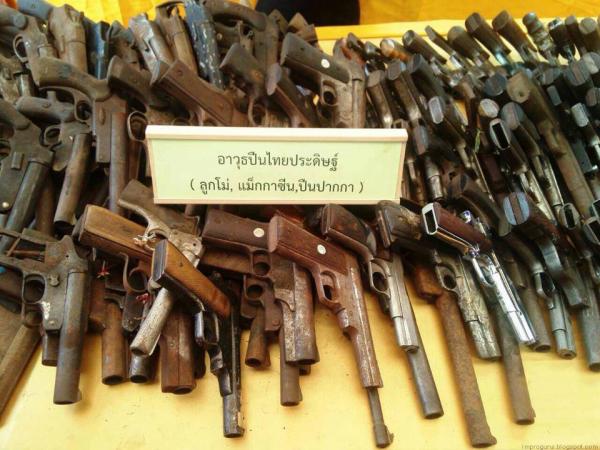Hai khách du lịch thiệt mạng do đạn lạc từ cuộc đấu súng của các băng đảng Thái Lan Hai khách du lịch thiệt mạng do đạn lạc từ cuộc đấu súng của các băng đảng Thái Lan