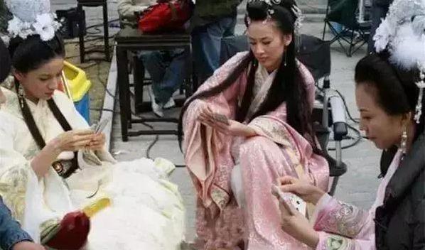 Cười té ghế với 'hoạt động ngoài giờ' của các diễn viên Hoa ngữ khi không quay phim Cười té ghế với 'hoạt động ngoài giờ' của các diễn viên Hoa ngữ khi không quay phim