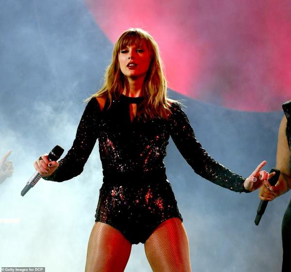 Quyền lực đáng sợ của Taylor Swift: Chỉ một lời, đảng Dân chủ tăng đột biến 65.000 phiếu bầu sau 24 giờ Quyền lực đáng sợ của Taylor Swift: Chỉ một lời, đảng Dân chủ tăng đột biến 65.000 phiếu bầu sau 24 giờ