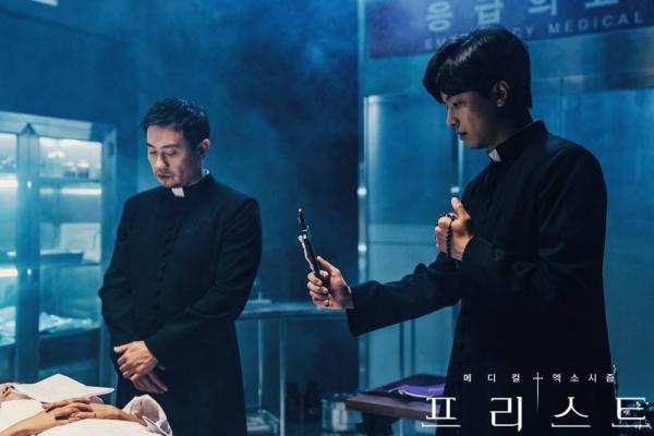'Priest': Lại thêm một phim Hàn kết hợp trừ tà và y khoa, không xem hơi phí! 'Priest': Lại thêm một phim Hàn kết hợp trừ tà và y khoa, không xem hơi phí!