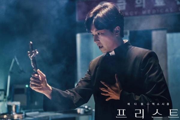 'Priest': Lại thêm một phim Hàn kết hợp trừ tà và y khoa, không xem hơi phí! 'Priest': Lại thêm một phim Hàn kết hợp trừ tà và y khoa, không xem hơi phí!