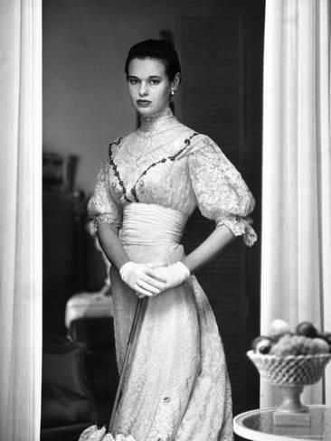 Gloria Vanderbilt: Từ tiểu thư của gia tộc giàu nhất nhì nước Mỹ cho đến tài nữ khuynh đảo làng thời trang Gloria Vanderbilt: Từ tiểu thư của gia tộc giàu nhất nhì nước Mỹ cho đến tài nữ khuynh đảo làng thời trang