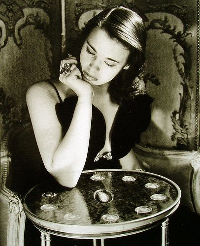 Gloria Vanderbilt: Từ tiểu thư của gia tộc giàu nhất nhì nước Mỹ cho đến tài nữ khuynh đảo làng thời trang Gloria Vanderbilt: Từ tiểu thư của gia tộc giàu nhất nhì nước Mỹ cho đến tài nữ khuynh đảo làng thời trang