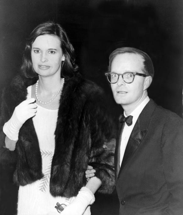 Gloria Vanderbilt: Từ tiểu thư của gia tộc giàu nhất nhì nước Mỹ cho đến tài nữ khuynh đảo làng thời trang Gloria Vanderbilt: Từ tiểu thư của gia tộc giàu nhất nhì nước Mỹ cho đến tài nữ khuynh đảo làng thời trang