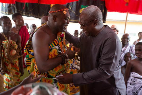 Cuộc đời 'như phim' của quốc vương Ghana, người từng 'trốn' sang Mỹ làm hộ lý để không phải làm vua Cuộc đời 'như phim' của quốc vương Ghana, người từng 'trốn' sang Mỹ làm hộ lý để không phải làm vua