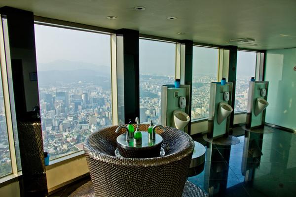 Khi view từ cửa sổ... nhà vệ sinh còn đắt giá hơn cả phòng khách sạn 5 sao Khi view từ cửa sổ... nhà vệ sinh còn đắt giá hơn cả phòng khách sạn 5 sao