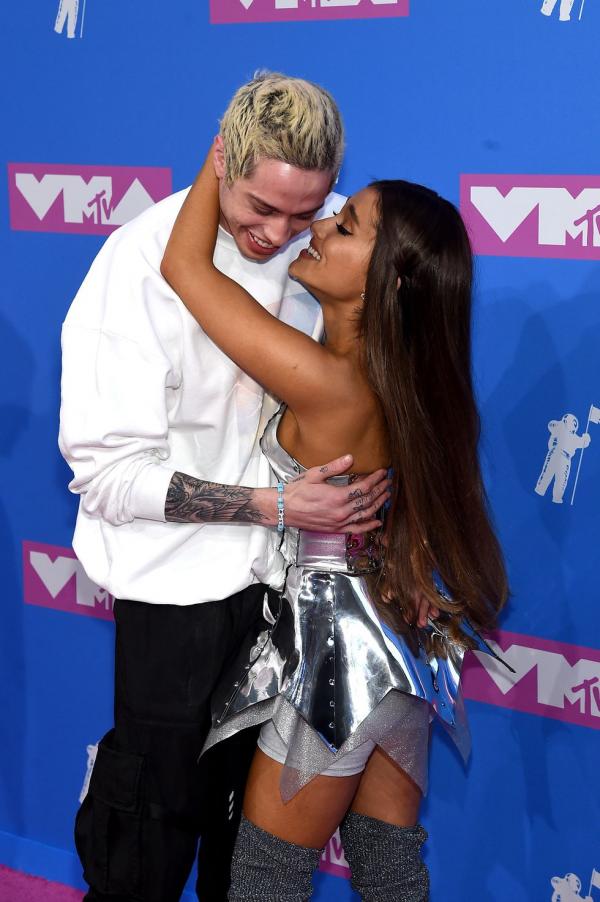 6 điềm báo cho thấy Ariana Grande và Pete Davidson sớm muộn cũng chia tay 6 điềm báo cho thấy Ariana Grande và Pete Davidson sớm muộn cũng chia tay