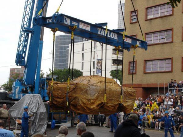 Chôn xe sang dưới lòng đất 50 năm để thành 'kho báu', đến khi khai quật ai nấy đều 'câm nín' Chôn xe sang dưới lòng đất 50 năm để thành 'kho báu', đến khi khai quật ai nấy đều 'câm nín'