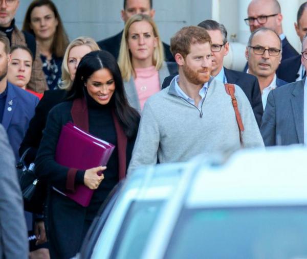 Lý do khó tin khiến con vợ chồng Harry - Meghan sẽ không được phong là công chúa hay hoàng tử Lý do khó tin khiến con vợ chồng Harry - Meghan sẽ không được phong là công chúa hay hoàng tử