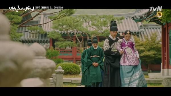'100 Days My Prince' tập 11: Won Deok - Hong Shim tranh thủ hôn say đắm trước khi ngược nhau tơi bời '100 Days My Prince' tập 11: Won Deok - Hong Shim tranh thủ hôn say đắm trước khi ngược nhau tơi bời