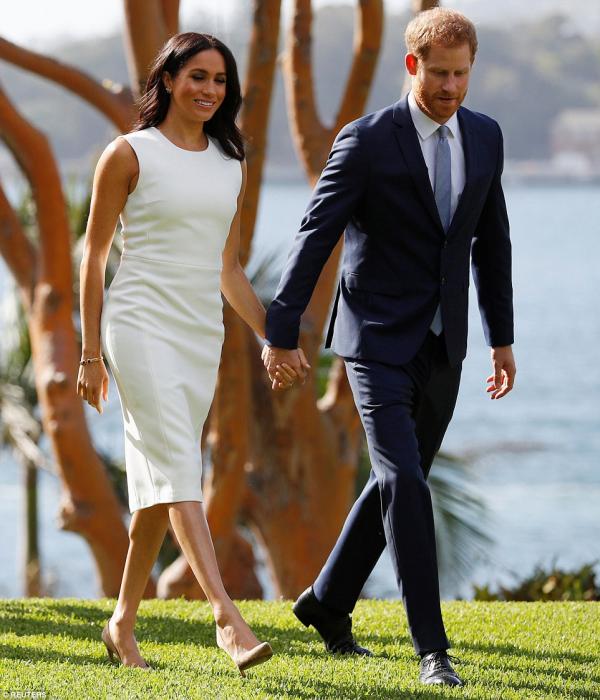 Hoàng tử Harry và vợ thăm Sydney, lực lượng xạ thủ bảo vệ 'khủng' như phim hành động bom tấn Hoàng tử Harry và vợ thăm Sydney, lực lượng xạ thủ bảo vệ 'khủng' như phim hành động bom tấn