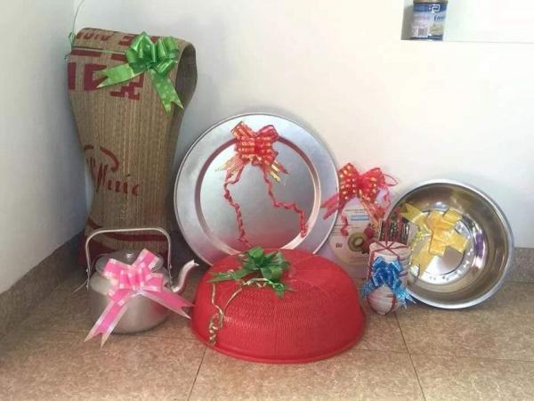 Đám cưới quê không cần phong bì nặng tay, chỉ cần nồi niêu xoong chảo cho vợ chồng đủ dùng 10 năm Đám cưới quê không cần phong bì nặng tay, chỉ cần nồi niêu xoong chảo cho vợ chồng đủ dùng 10 năm