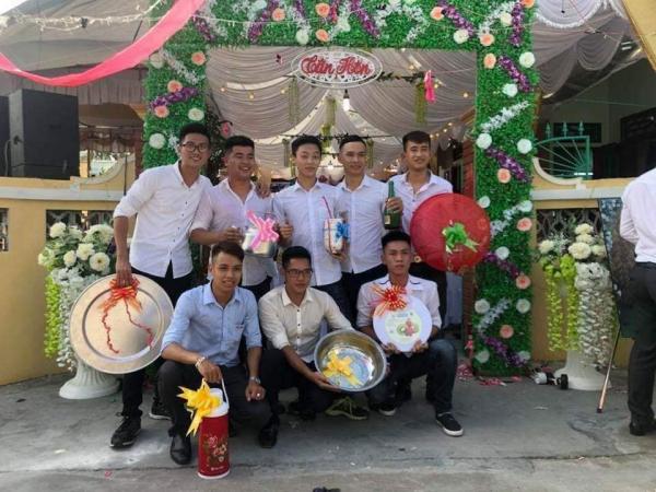 Đám cưới quê không cần phong bì nặng tay, chỉ cần nồi niêu xoong chảo cho vợ chồng đủ dùng 10 năm Đám cưới quê không cần phong bì nặng tay, chỉ cần nồi niêu xoong chảo cho vợ chồng đủ dùng 10 năm