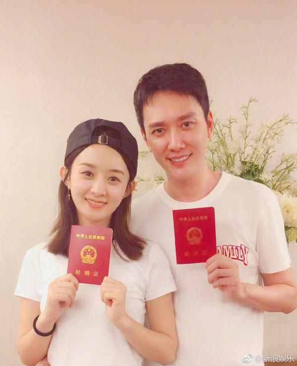 Dĩnh - Phong khuynh đảo MXH: 2,54 tỷ lượt đọc tin, loạt sao hạng A 'lên thớt', trào lưu mạng bùng nổ Dĩnh - Phong khuynh đảo MXH: 2,54 tỷ lượt đọc tin, loạt sao hạng A 'lên thớt', trào lưu mạng bùng nổ