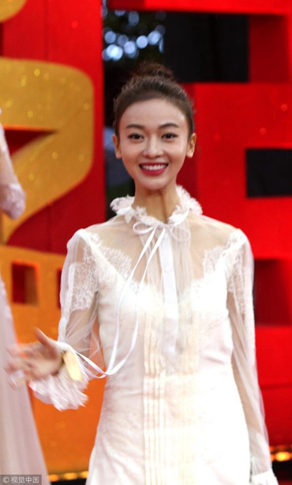 Rò rỉ loạt ảnh chưa qua chỉnh sửa hé lộ tình trạng gầy báo động của Ngô Cẩn Ngôn Rò rỉ loạt ảnh chưa qua chỉnh sửa hé lộ tình trạng gầy báo động của Ngô Cẩn Ngôn