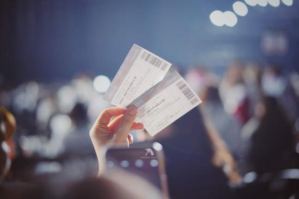 Sau 17 năm chờ đợi, fan Việt đã có thể nói: 'Thanh xuân của chúng tôi vì H.O.T mà trở thành bất hủ' Sau 17 năm chờ đợi, fan Việt đã có thể nói: 'Thanh xuân của chúng tôi vì H.O.T mà trở thành bất hủ'