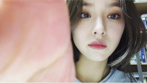Nổi hứng làm Youtuber, Shin Se Kyung chỉ quay linh tinh nhưng nhan sắc thần thánh đã cứu vớt tất cả Nổi hứng làm Youtuber, Shin Se Kyung chỉ quay linh tinh nhưng nhan sắc thần thánh đã cứu vớt tất cả