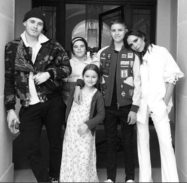 Victoria Beckham sa sút tinh thần sau phát biểu xấu hổ của chồng: '19 năm hôn nhân khó khăn và phức tạp' Victoria Beckham sa sút tinh thần sau phát biểu xấu hổ của chồng: '19 năm hôn nhân khó khăn và phức tạp'