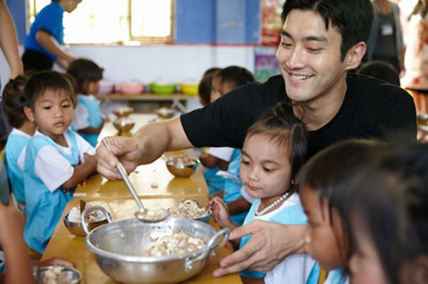 Em gái ruột tiết lộ gia phả, chứng minh gia đình Choi Si Won đều là con cháu Hoàng tộc Em gái ruột tiết lộ gia phả, chứng minh gia đình Choi Si Won đều là con cháu Hoàng tộc