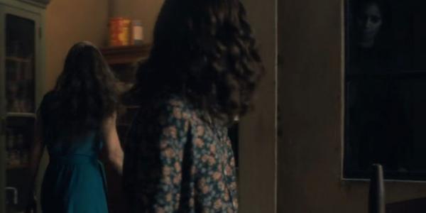70% người xem tua lại 'The Haunting of Hill House' để soi những con ma ẩn núp trong từng khung hình 70% người xem tua lại 'The Haunting of Hill House' để soi những con ma ẩn núp trong từng khung hình