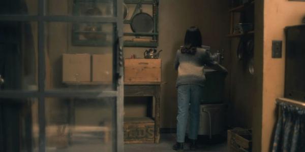70% người xem tua lại 'The Haunting of Hill House' để soi những con ma ẩn núp trong từng khung hình 70% người xem tua lại 'The Haunting of Hill House' để soi những con ma ẩn núp trong từng khung hình