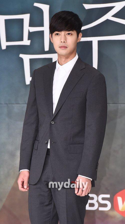 4 năm ở ẩn vì scandal, Kim Hyun Joong lần đầu trải lòng: 'Cuộc đời tôi đã thất bại rồi phải không?' 4 năm ở ẩn vì scandal, Kim Hyun Joong lần đầu trải lòng: 'Cuộc đời tôi đã thất bại rồi phải không?'